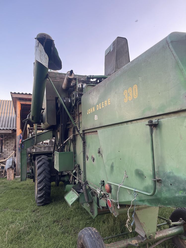 Комбайн John Deere 330