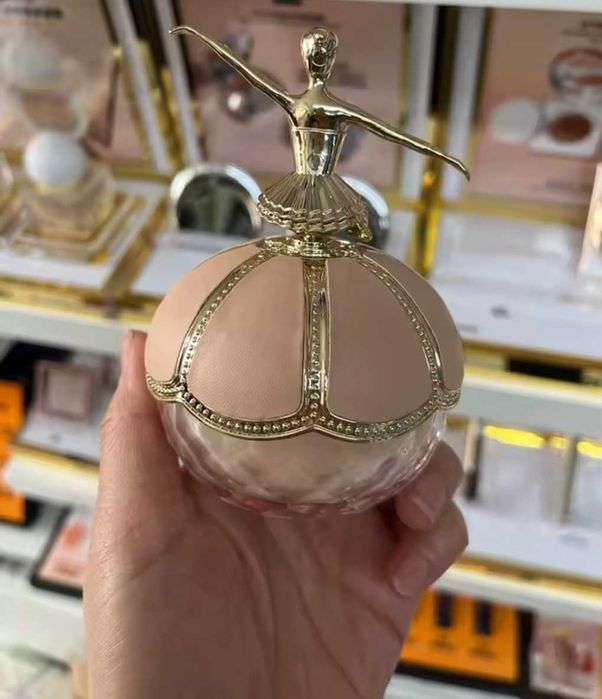 Минеральная пудра для лица матирует и скрывает недостатки. Балерина