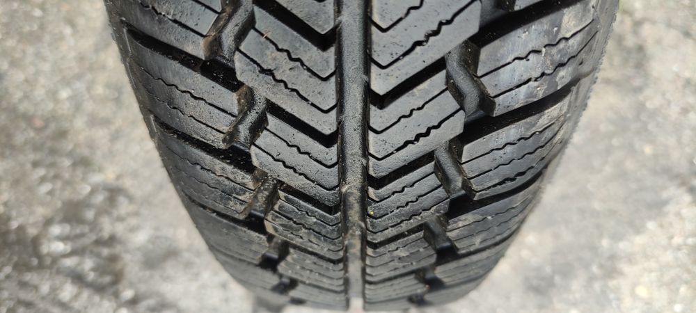Opony zimowe z 2021r 8mm 145/80/13 Kormoran 6N