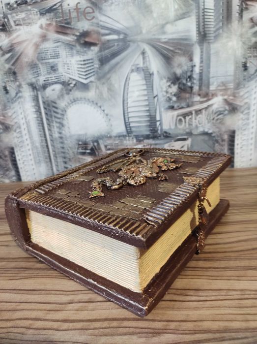 Книга-шкатулка "дракончик"