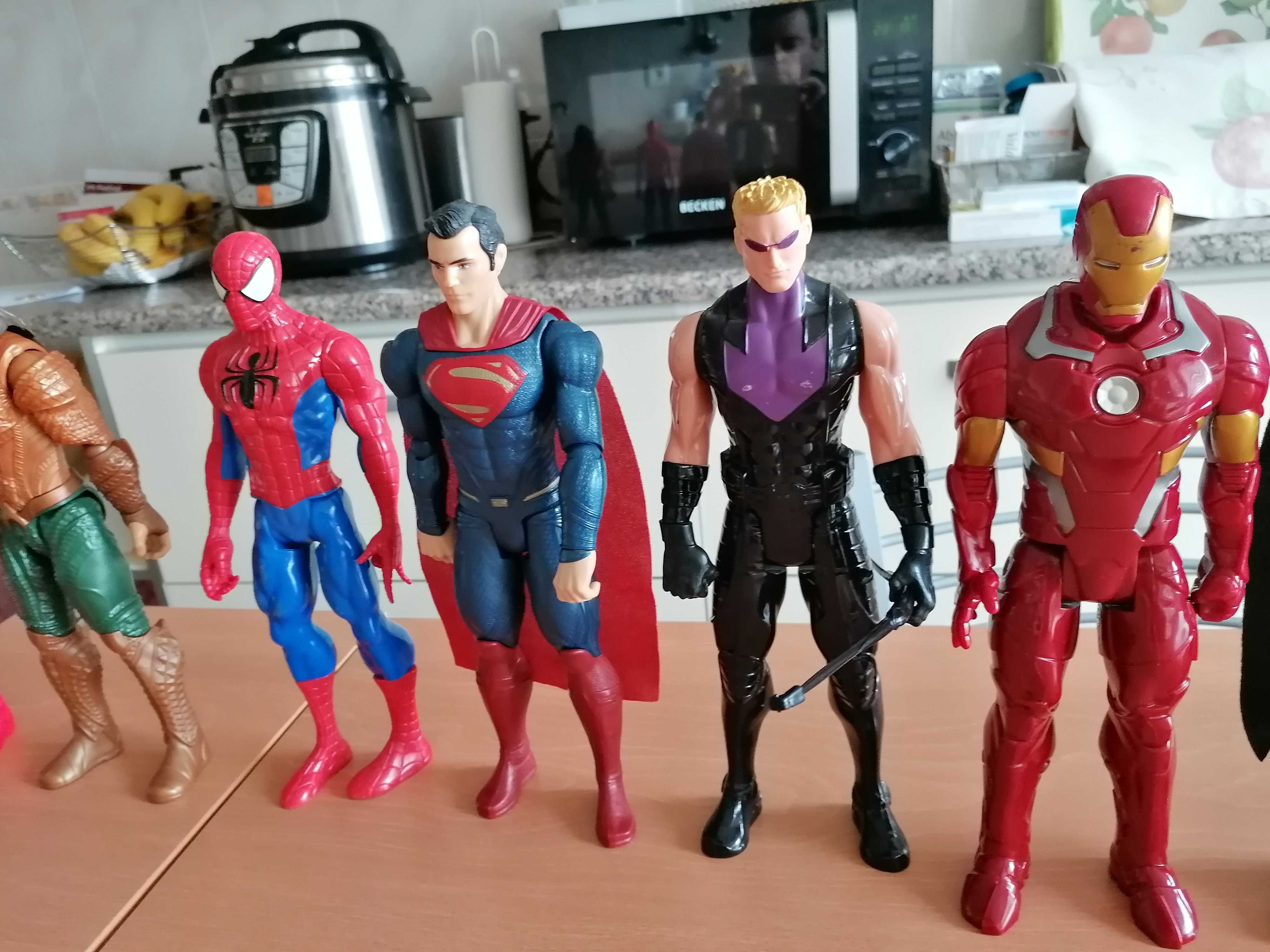 Vendo bonecos com 30cm da DC Comics e Marvel