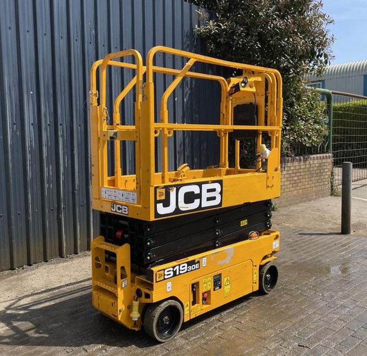 JCB S1930E 8m Electric Scissor Lift