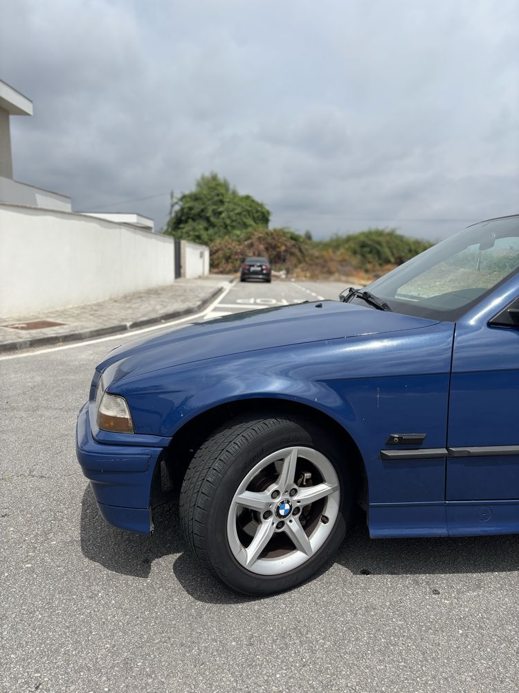 BMW 318is 1996 sedan