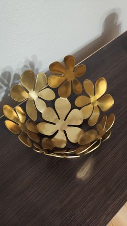 Złota ciężka metalowa miseczka ozdobna patera dekoracyjna złota kwiaty