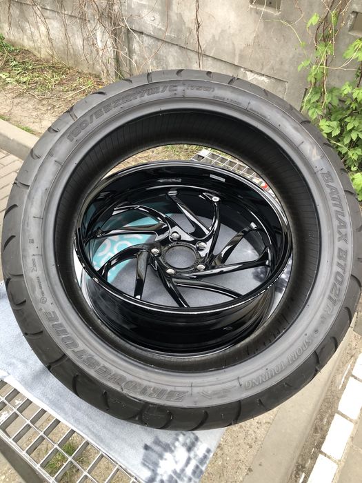 Задний диск и покрышка для мотоцикла 190/55ZR 17 M/C (от BMW K1600B)