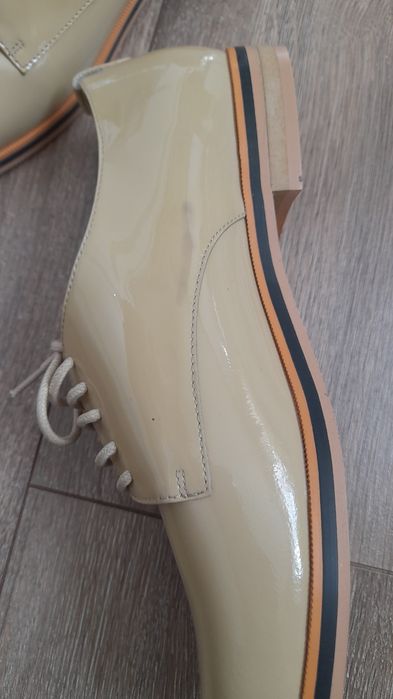 Нові шкіряні туфлі фірми Bata,розмір 39