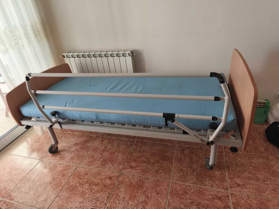 Cama hospitalar articulada manual