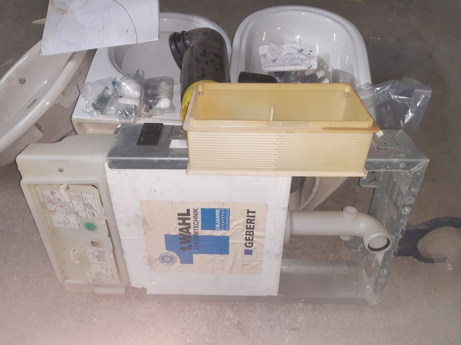 Louças sanitárias completamente novas.