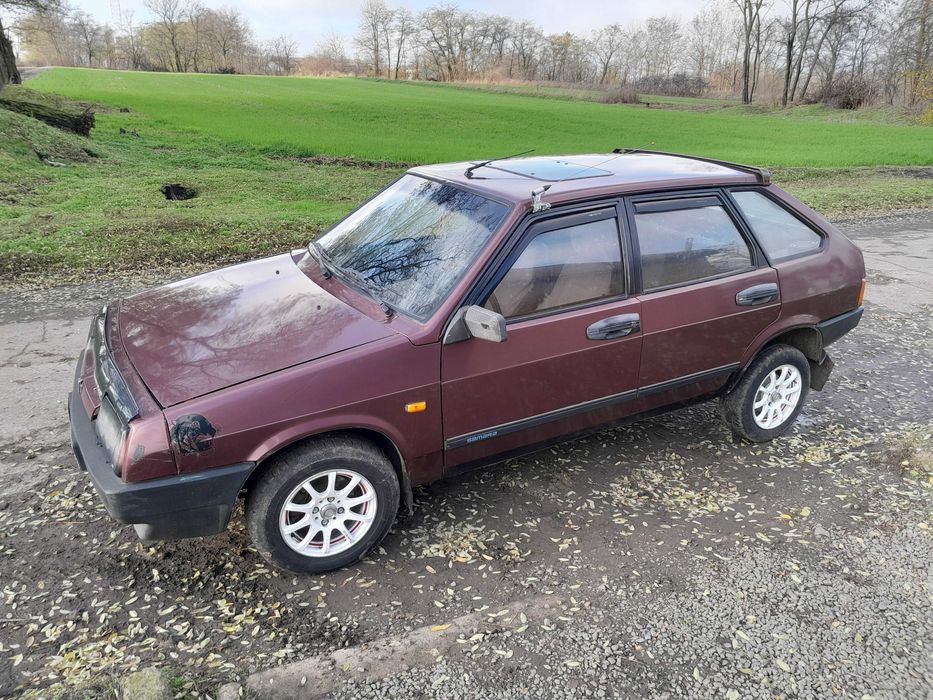 Автомобіль Ваз 2109