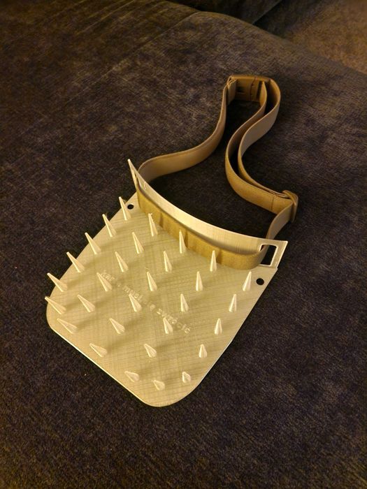Kosz muchowy (stripping basket) do wędkarstwa muchowego