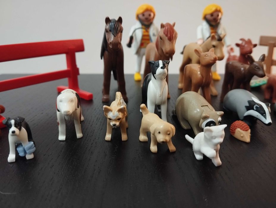 PLAYMOBIL - Duas veterinárias e vários animais de quintas