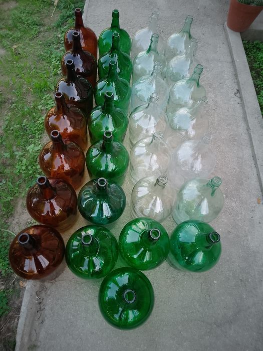 Garrafões antigos em vidro