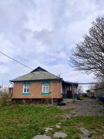 Будинок с.Красне, центр села