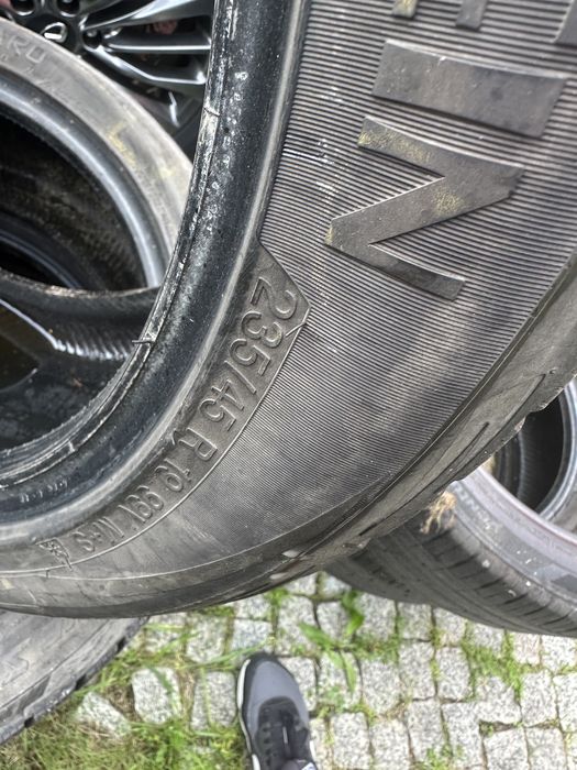Шини зима 235/45 R19 Vredestein резина комплект