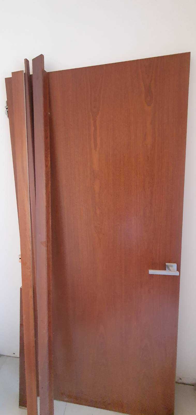 drzwi lite drewniane z zamkiem magnetycznym