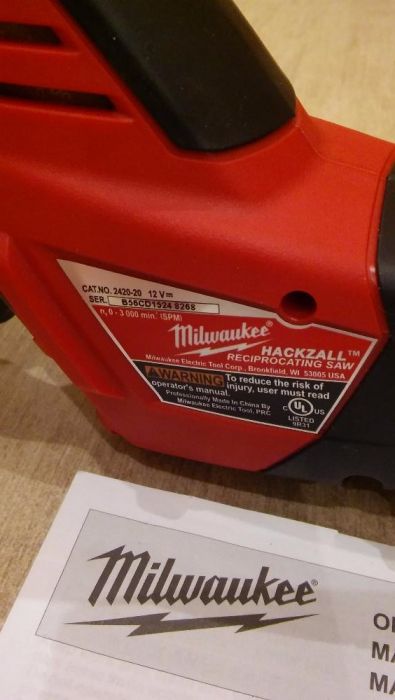 Акумуляторна сабельна пила Milwaukee M12 2420-20.