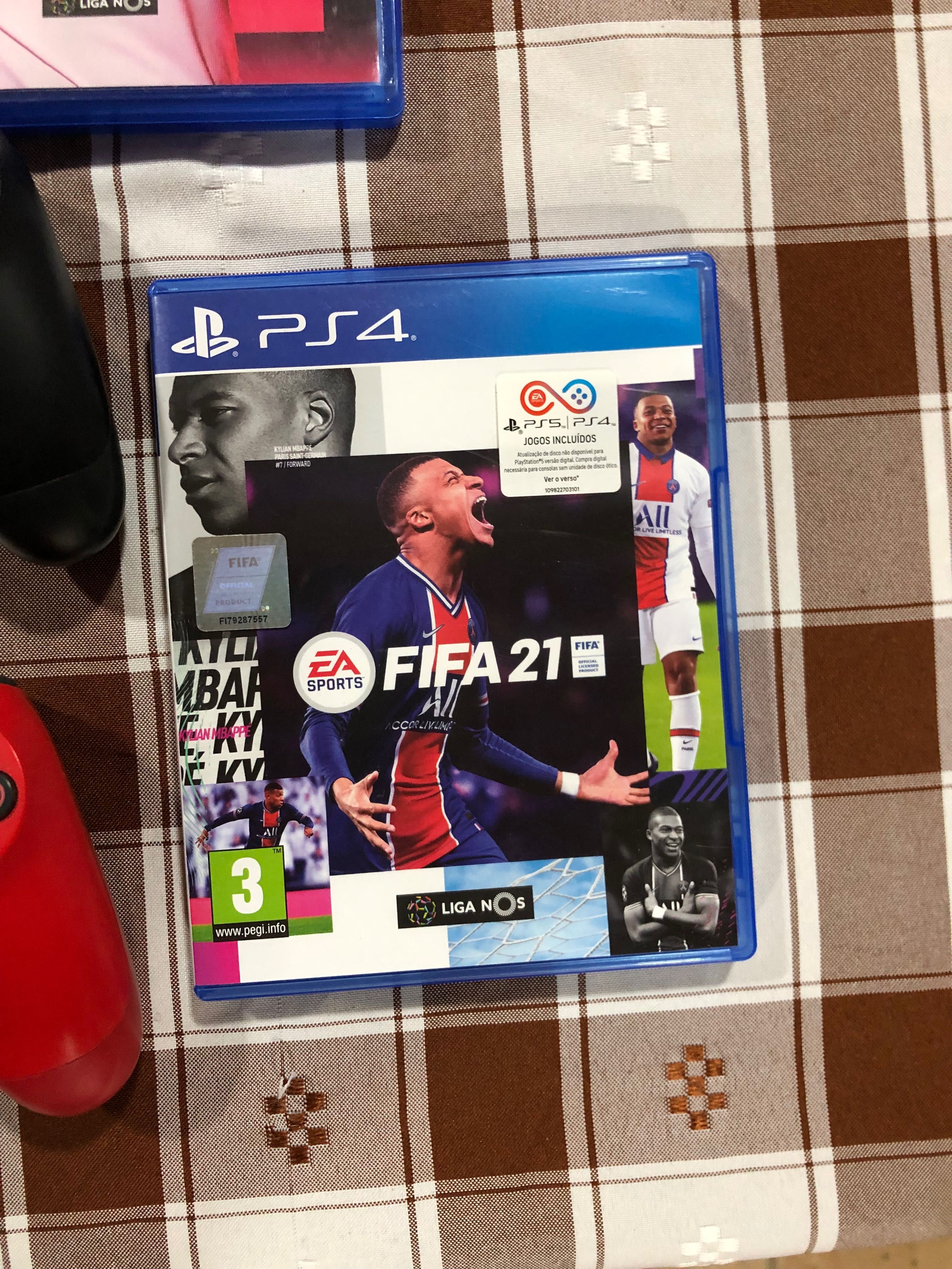 PS4 Pro 1TB + 3 jogos + 2 comandos