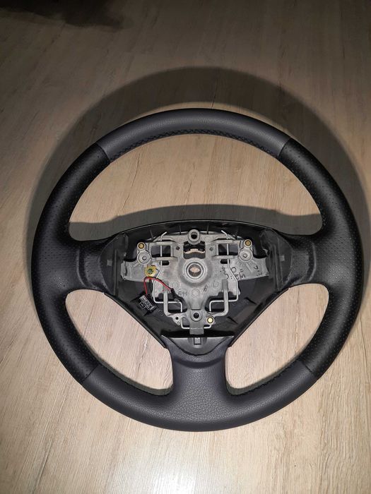 Перетяжка рулей .Кожа, кож зам, Ручек КПП, юбки, ручек карт и др.