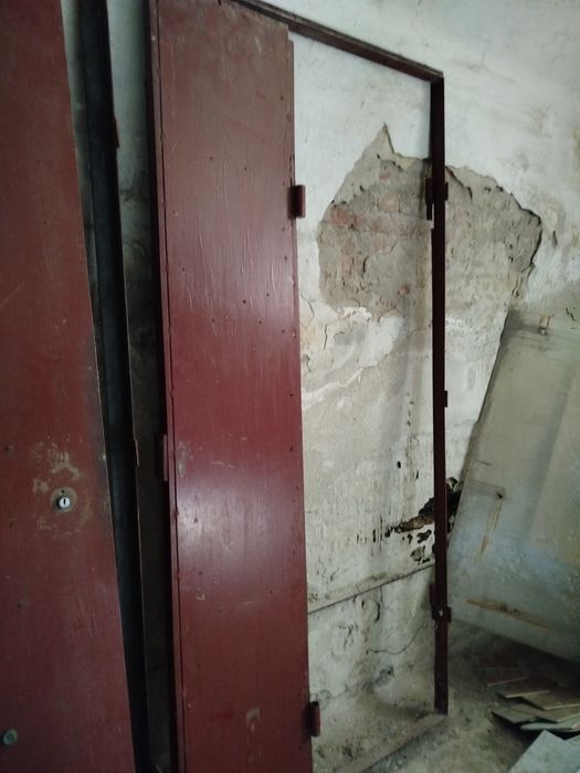Продаються металеві двері,двустворчаті і