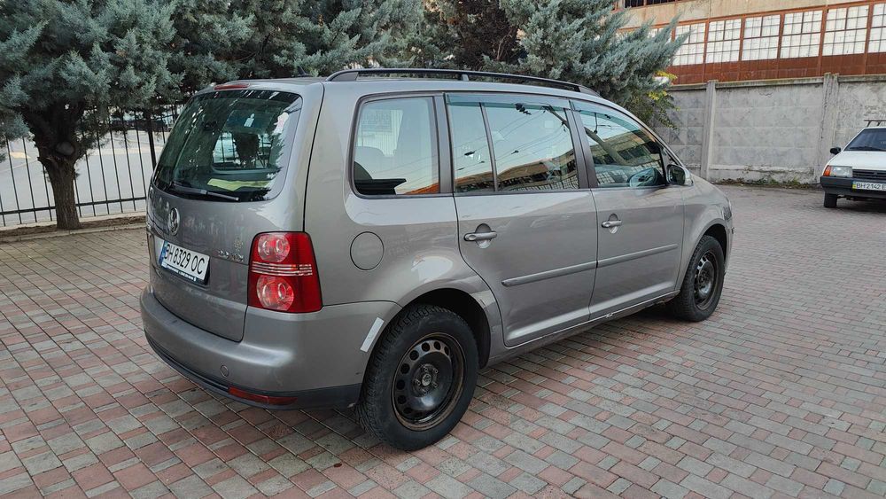 Volkswagen Touran 2009 р. • 2.0 TDI • Автомат