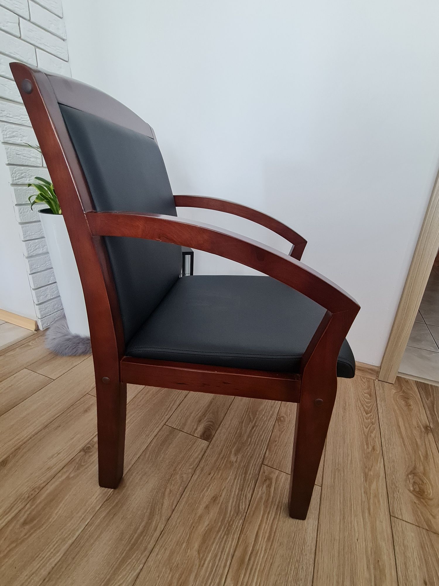 Krzesła drewniane skóra naturalna
