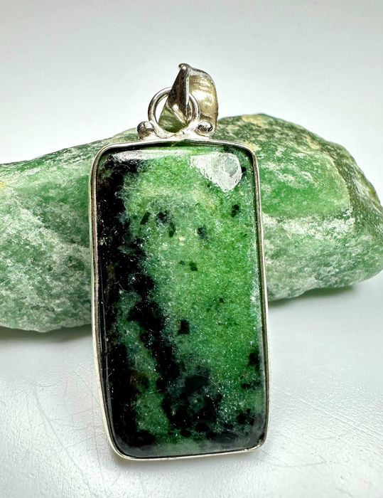 Unikatowa zawieszka z kamieniem Ruby Zoisite ZOISYT Z RUBINEM 925