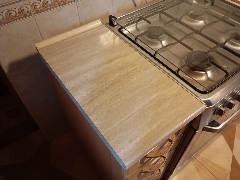 Blat kuchenny Pfleiderer ze zlewem i baterią długość 3,28m, gr. 38mm