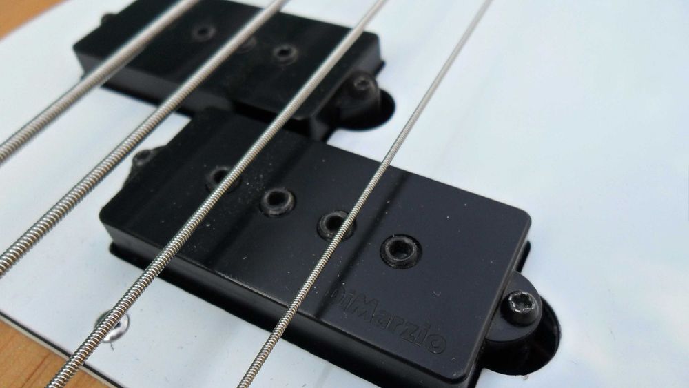 Продам майстрову бас-гітару Fender precision
