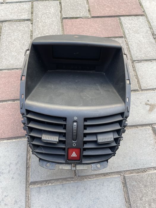 Дефлектор повітря пежо 207