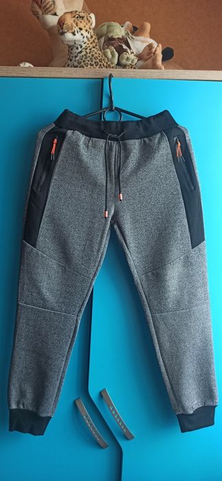 Продам штаны на мальчика.