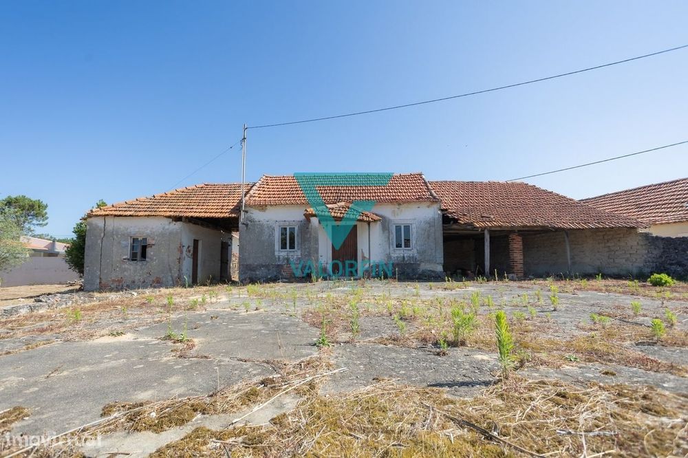 Moradia T3 para restauro em Alpedriz, Alcobaça