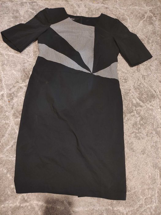 Czarna sukienka 44