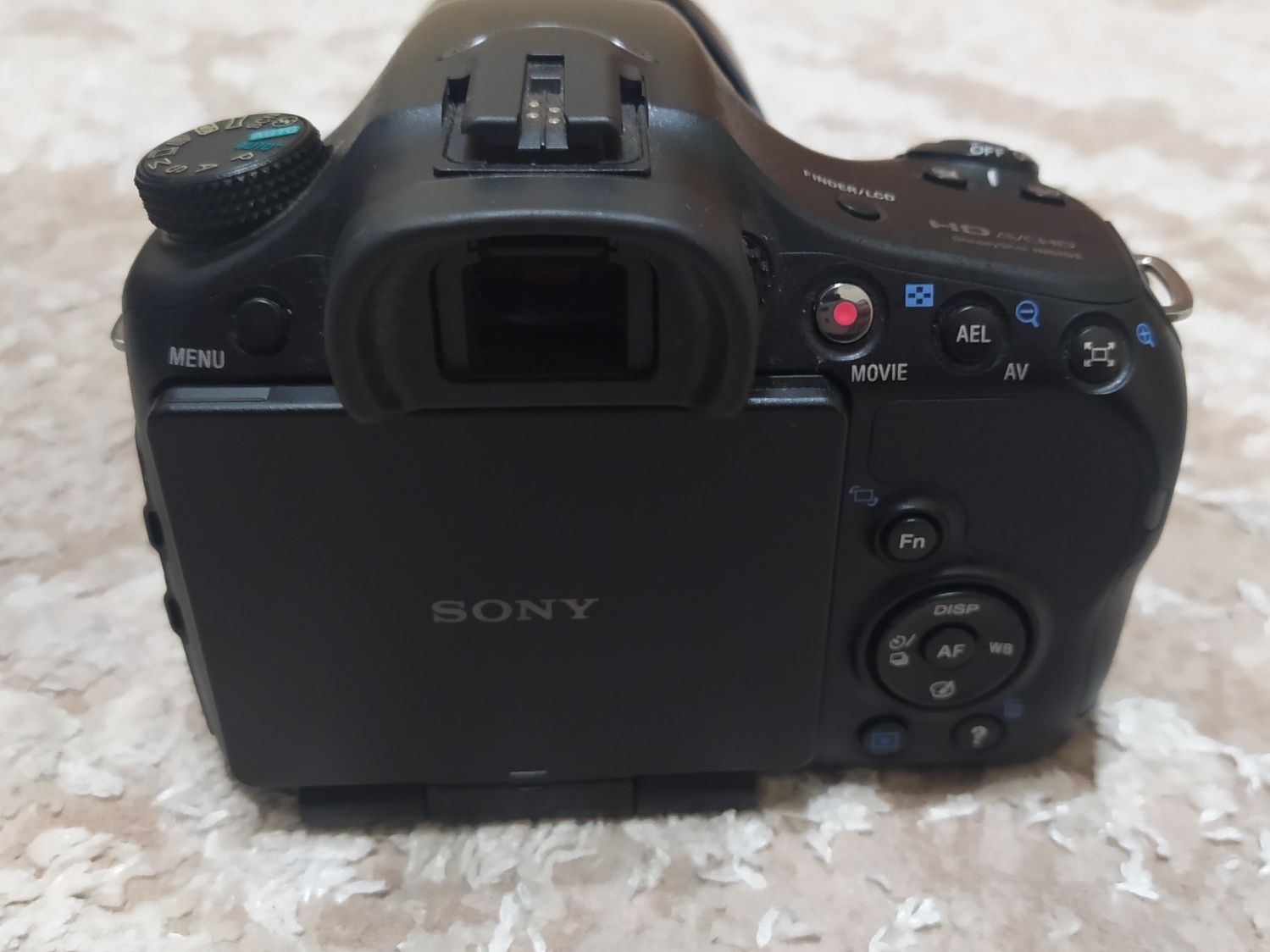 Sony SLT-A65 + Sony SAL 18-135 SAM / ідеал, пробіг всього 6900