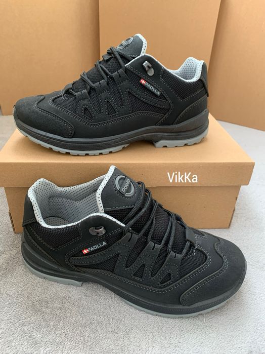 Чоловічі чорні кросівки