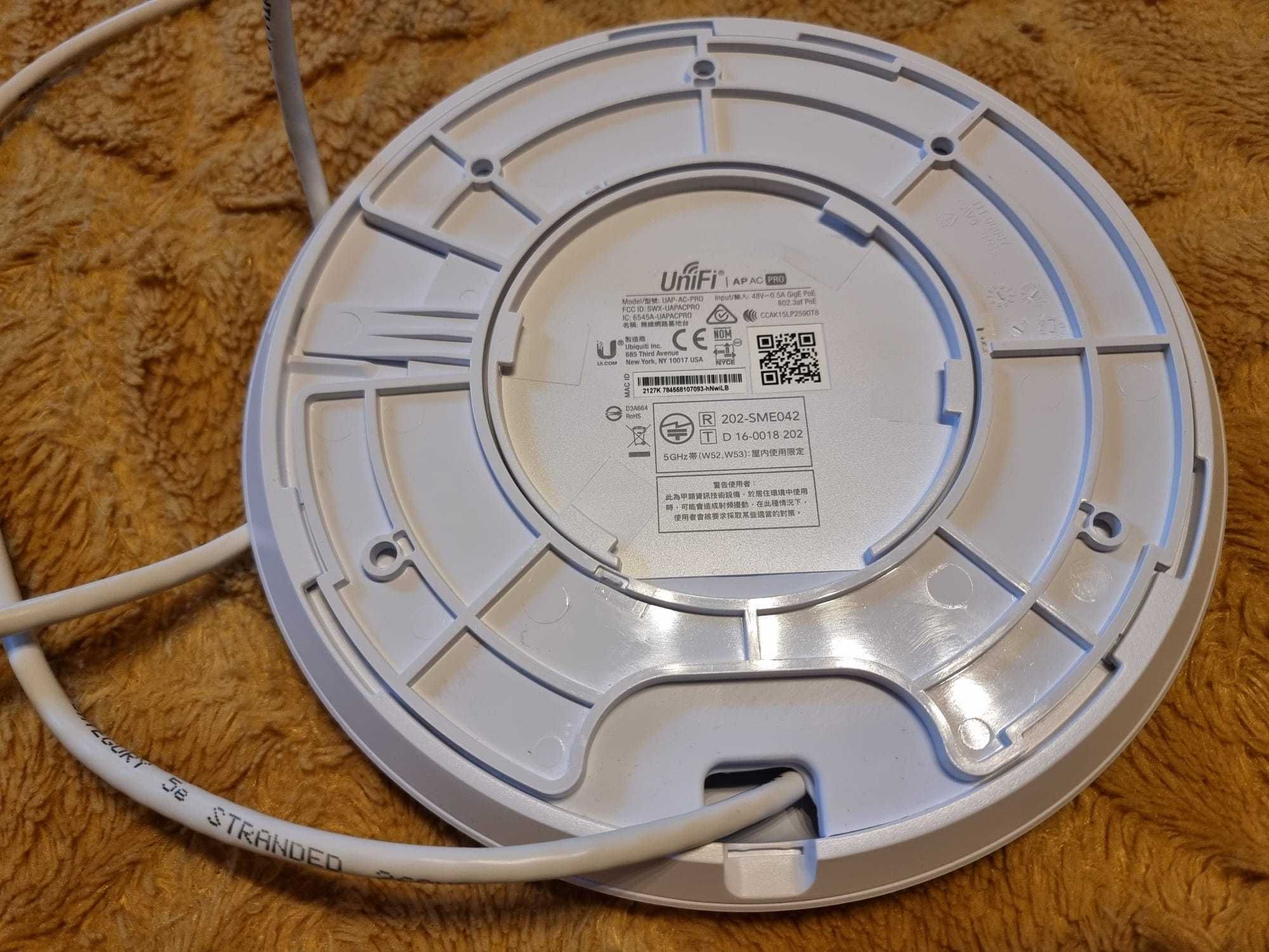 Punkt dostępu Ubiquiti Networks UniFi UAP-AC-PRO 2.4