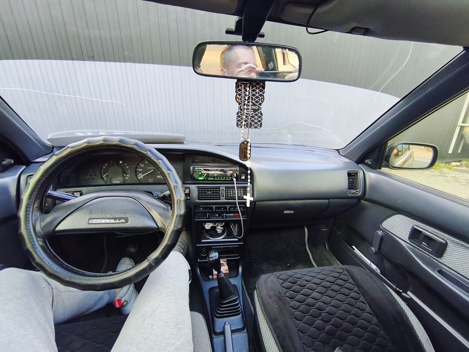 Автомобіль на повному ходу