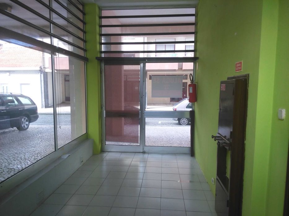 ALUGA-SE LOJA COMERCIAL EXCELENTE LOCALIZAÇÃO