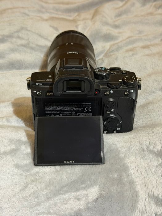 Sprzedam Sony A7 III – stan jak nowy, niski przebieg, pełen zestaw