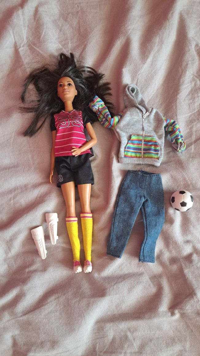 Barbie piłkarka.