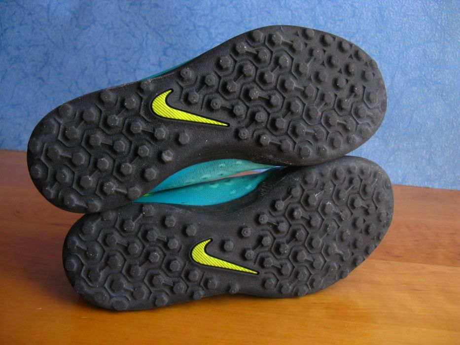 Turfy NIKE MAGISTAX  Roz 36,5 23,5cm