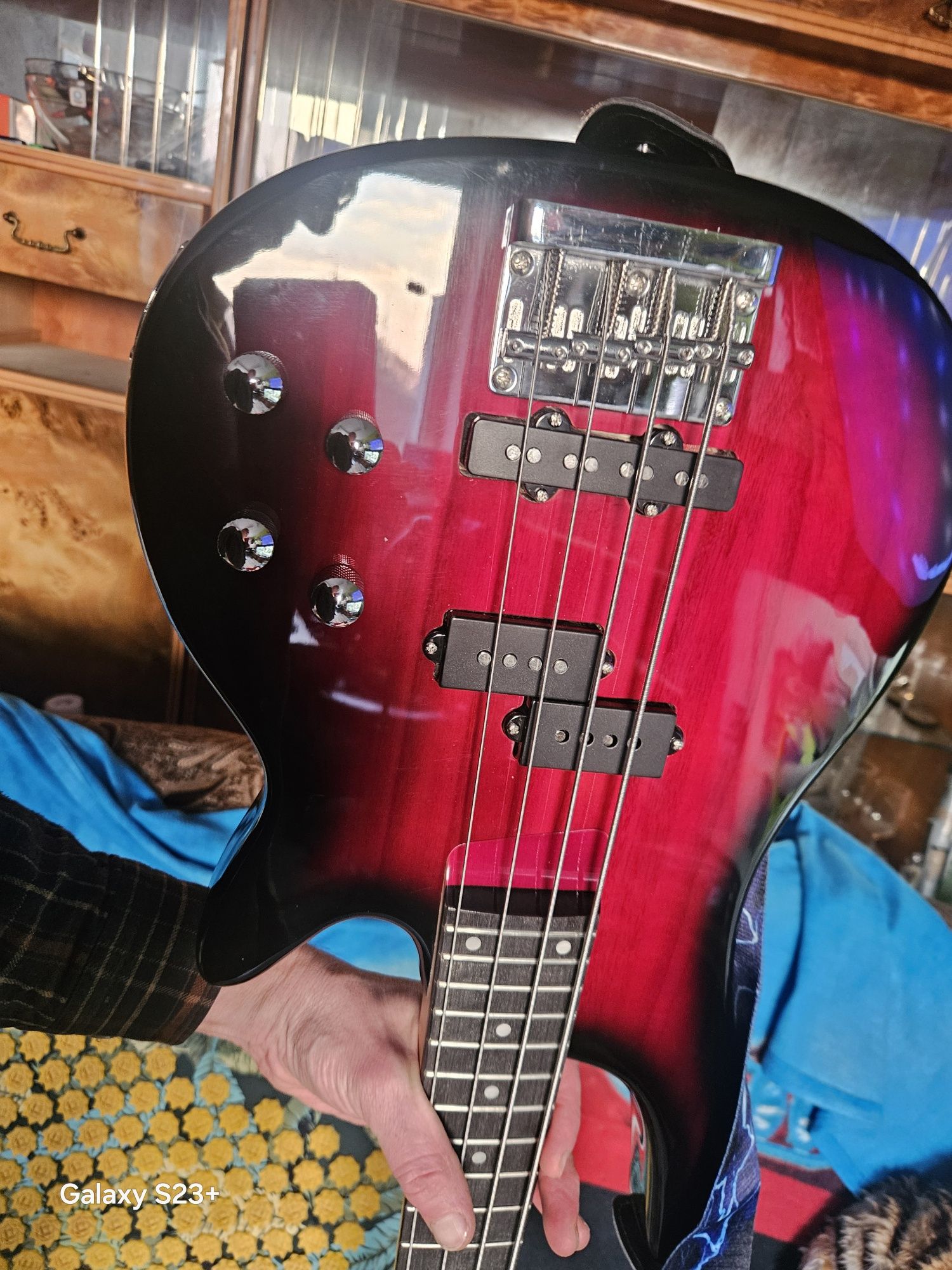 Gitara basowa elektryczna
