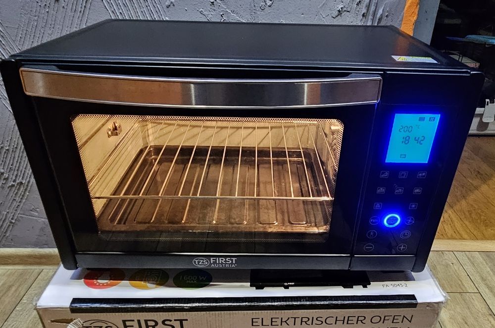 Piekarnik elektryczny z termoobiegiem FIRST Austria