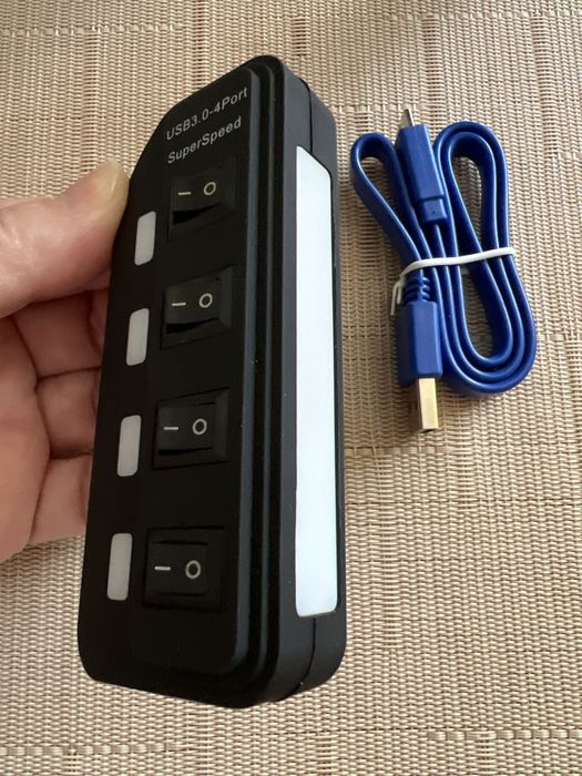 Хаб USB 3.0 с четырьмя портами с подсветкой и выключателями, Black