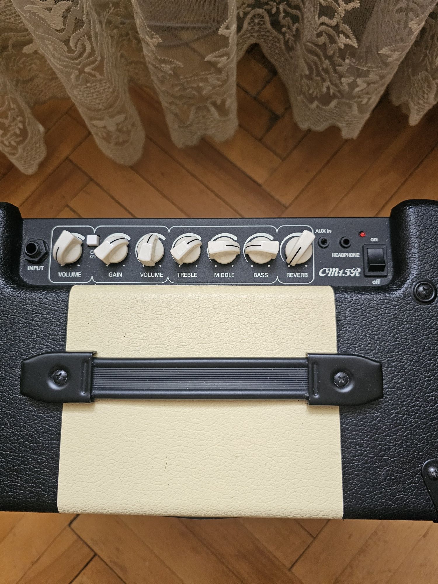 Комбопідсилювач CORT CM15R