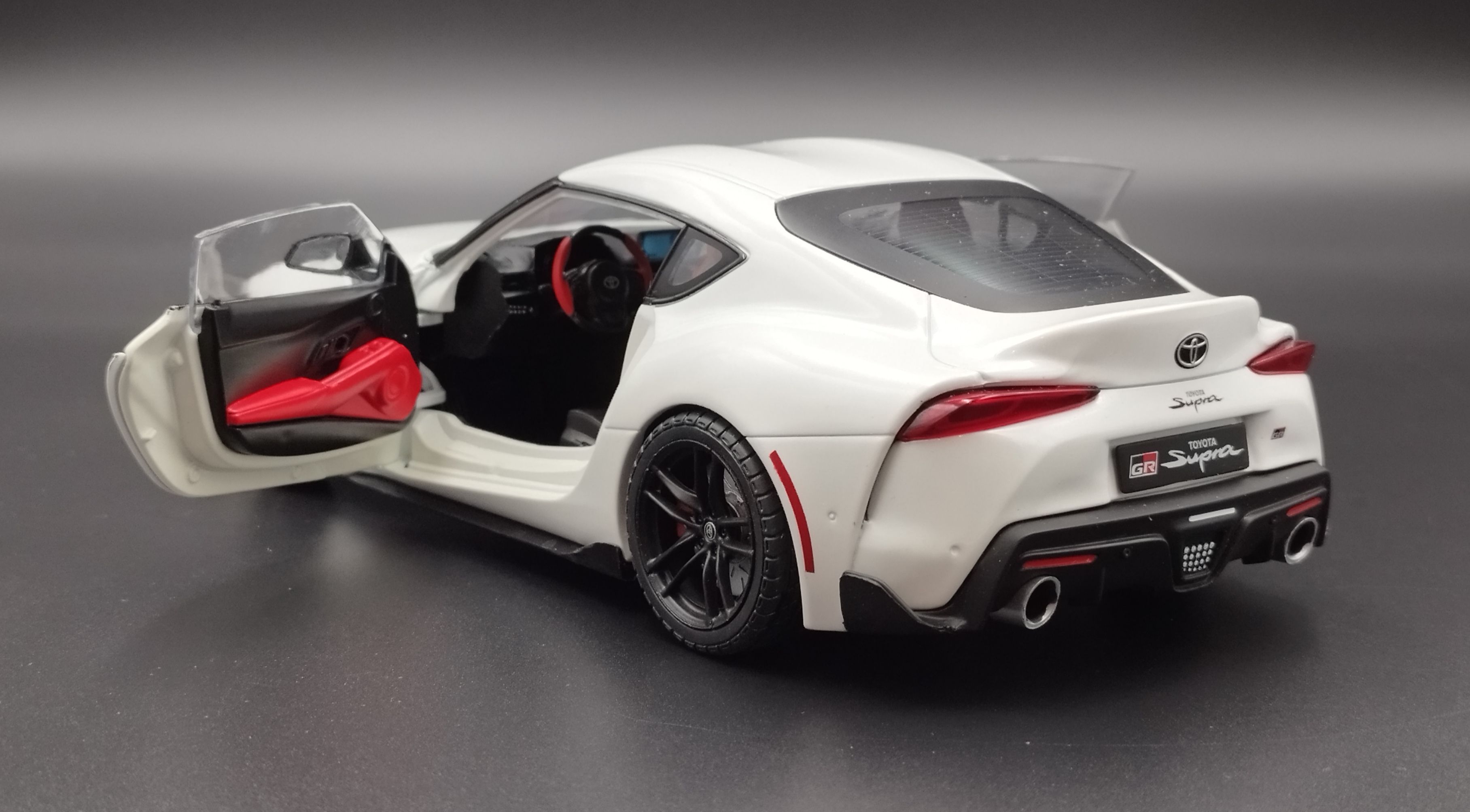 1:18 Solido 2023 TOYOTA GR Supra Streetfighter Pearl White model nowy