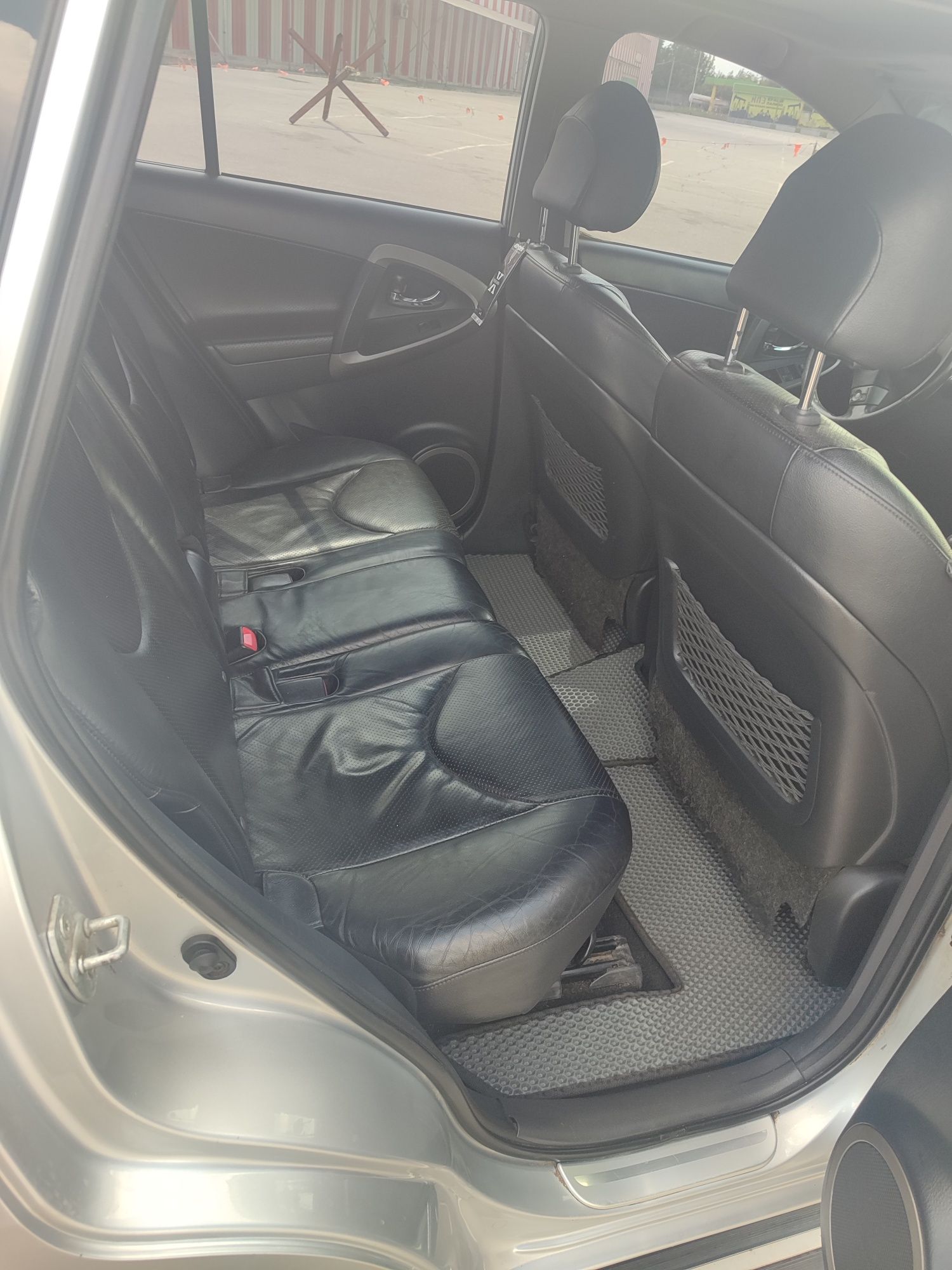 Aвтомобіль Toyota Rav 4 2006