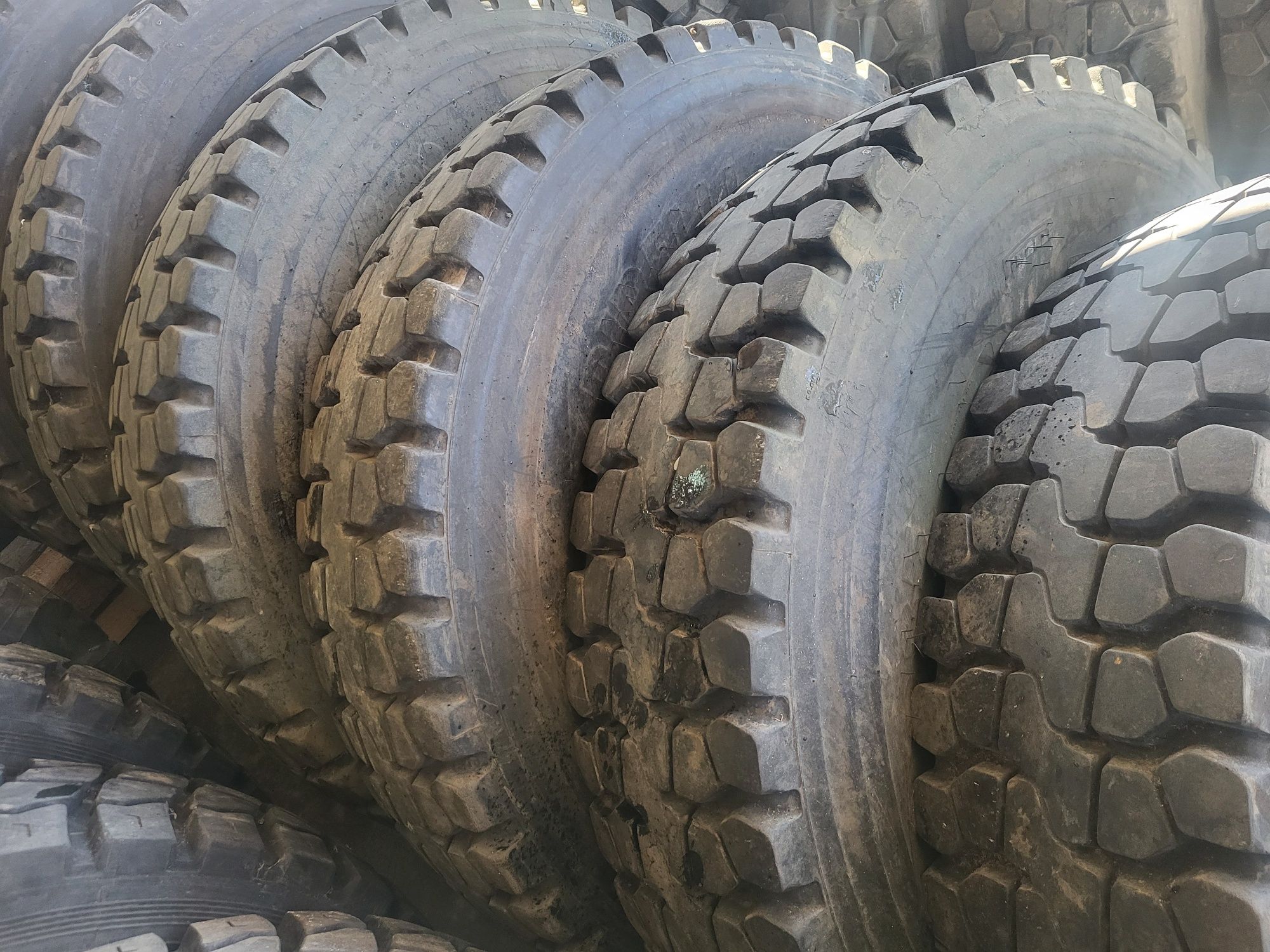 Колеса шини 12 00 20 pirelli зіл 131