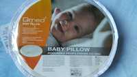 Poduszka Qmed Baby Pillow (0-6m) dla niemowlat.