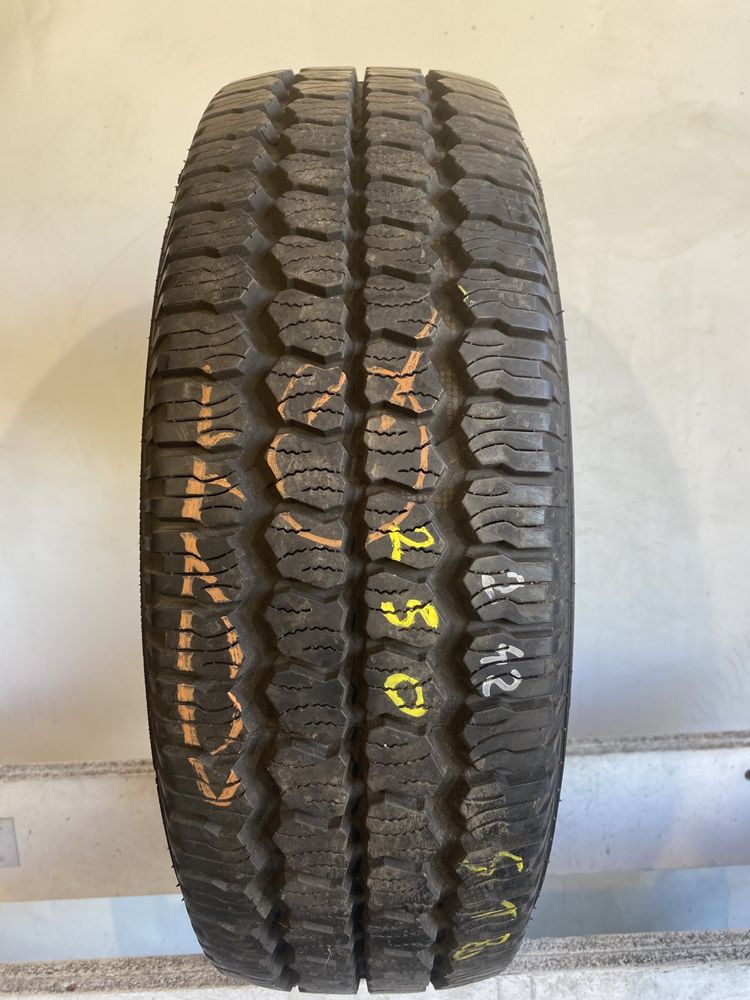 Opona pojedyncza 205/65/16 C Maxxis VanPro