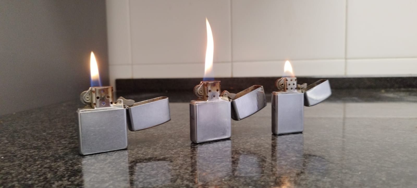 Isqueiros Zippo a funcionar perfeitamente.